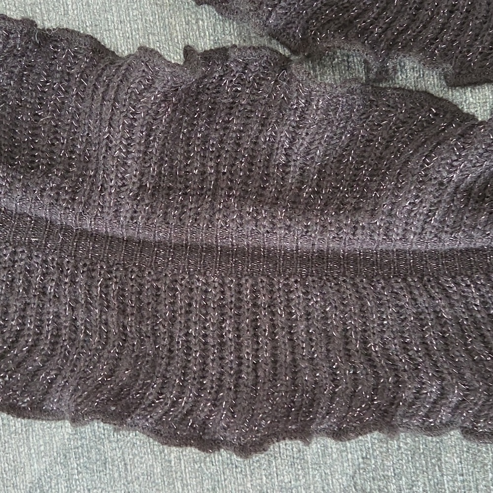 Black Ruffled Knit Scarf - Picture 4 of 7